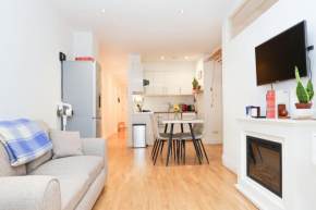Bright 2-bed garden flat with skylights in Chelsea